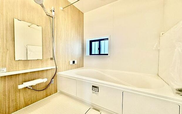 《浴室》 ■ホテルライクな上質バスタイムが毎日叶う。温もりと清潔感が融合した広々浴室。
