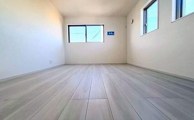 《洋室》 ■明るくスタイリッシュな空間になっています。