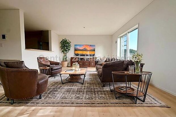 《リビングダイニング》 ■本画像は家具や小物の配置をCGで作成しており、実際に現地に家具や小物は置かれておりません。また、価格に家具や小物は含まれておりません。