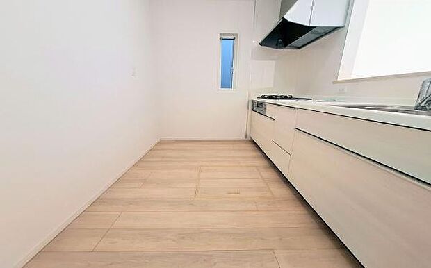 《システムキッチン》 ■お手入れしやすくきれいなキッチン。お料理の始めから後片付けまで楽しい時間になりそうです。