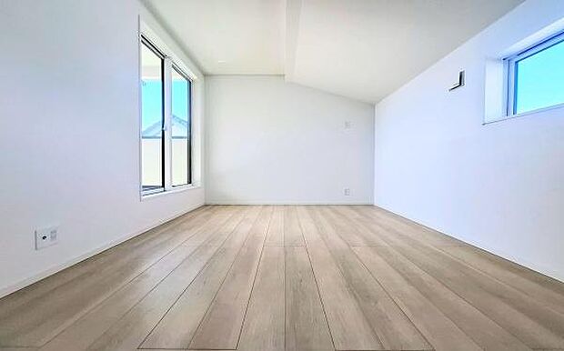 《寝室》 ■心地よい眠りへといざなうしっとりと落ち着いた雰囲気の寝室。