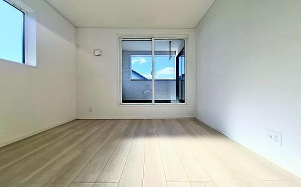 《洋室》 ■机とべットを入れても十分な広さ。。お子様の勉強部屋に。