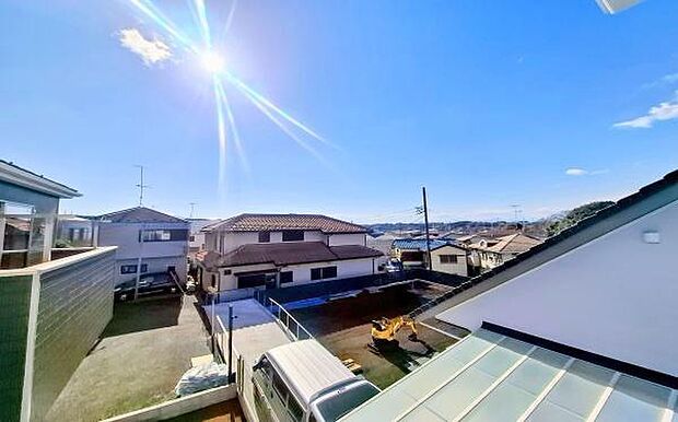 《眺望》 ■目の前には気持ちの良い青空が広がります。開放的で開けた空間が望めます。