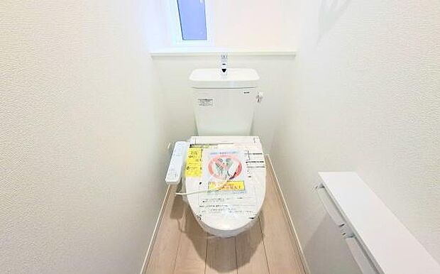 《トイレ》 ■清潔感のある落ち着いたトイレ。