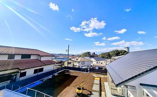 《眺望》 ■目の前には気持ちの良い青空が広がります。開放的で開けた空間が望めます。