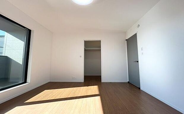 《子供部屋》 ■お子様の成長を優しく見守る、明るい子供部屋。遊んだり、学んだり、時には一人の時間を過ごしたりと健やかな毎日を育む大切な場所。未来への第一歩を育む、かけがえのない空間です。