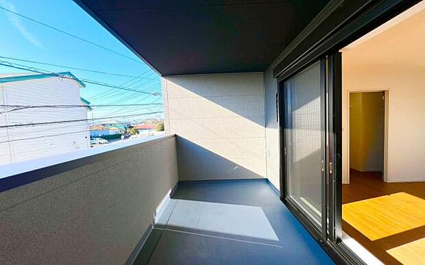 《バルコニー》 ■「青い空」と「白い雲」、「気分が晴れる場所」がここにあります。