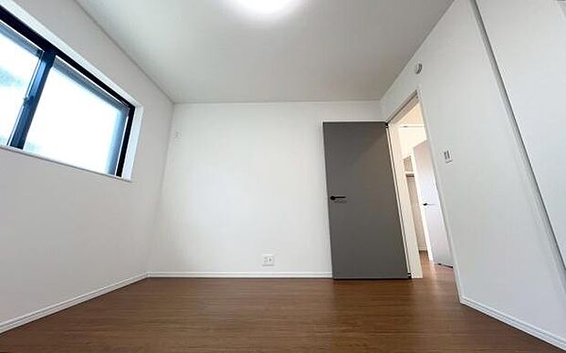 《洋室》 ■明るくスタイリッシュな空間になっています。