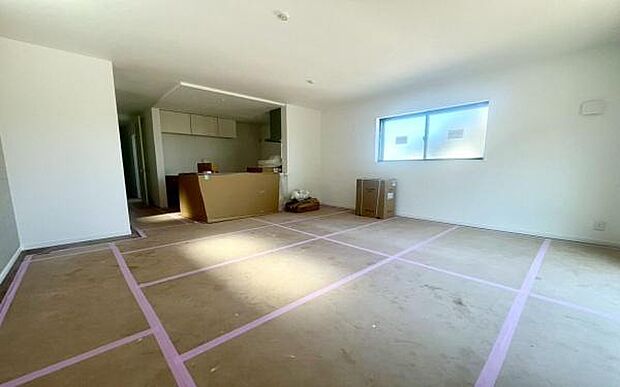 《リビングダイニング》 ■家族が自然と集まって、思い思いにくつろぎ、遊び、語らう、やすらぎの空間。