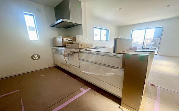 《システムキッチン》 ■会話を楽しみながら食事を味わう。一緒にいる時間が楽しい空間。カフェにいるような気分で毎日を過ごしたい。