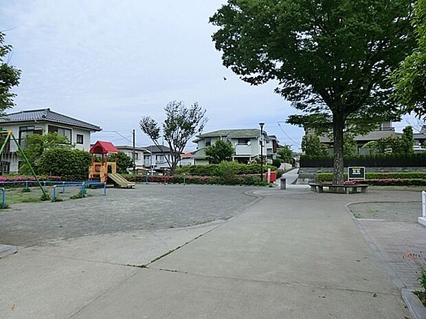草笛公園まで276m、滑り台やブランコがある住宅街の中の静かな公園