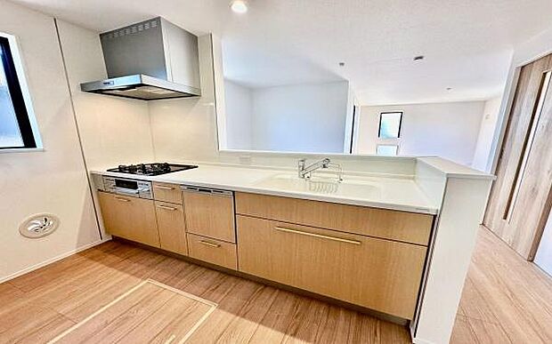 《ダイニングキッチン》 ■会話を楽しみながら食事を味わう。一緒にいる時間が楽しい空間。カフェにいるような気分で毎日を過ごしたい。家族でいる時間を柔らかに包み込むインテリア。