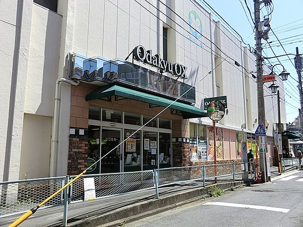 オダキューOX読売ランド店まで1054m、小田急線読売ランド前駅徒歩1分。対面式の「鮮魚」コーナー、揚げたての「お惣菜」コーナーが好評。