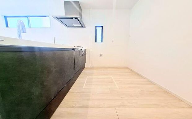 《キッチン》 ■お手入れしやすくきれいなキッチン。お料理の始めから後片付けまで楽しい時間になりそうです。