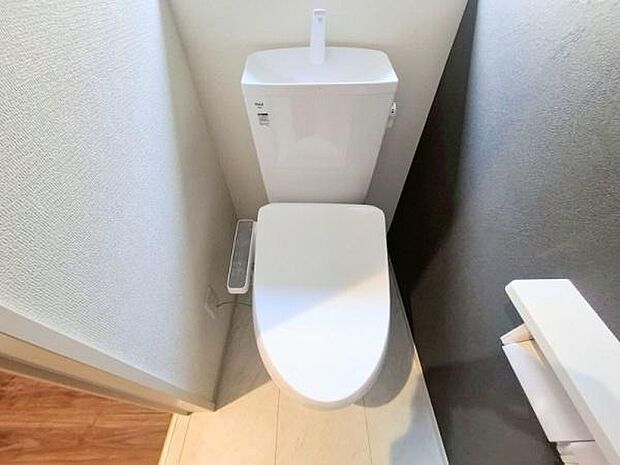 《トイレ》1階　■清潔感のある落ち着いたトイレ。