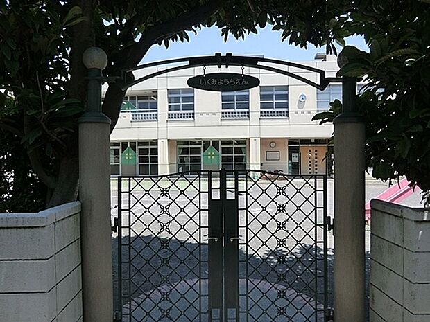 育美幼稚園まで311m、元気にすくすくと育ち、みんなで楽しく遊ぶ子ども、それが一番。園外保育で自然にふれあい、四季の変化や美しさを学んでいます。