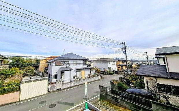 《眺望》 ■目の前には気持ちの良い青空が広がります。開放的で開けた空間が望めます。