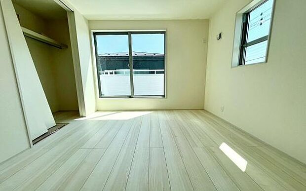 《洋室》　■明るくスタイリッシュな空間になっています。