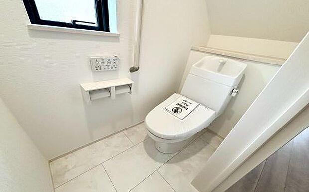 《トイレ》　■清潔感のある落ち着いたトイレ。