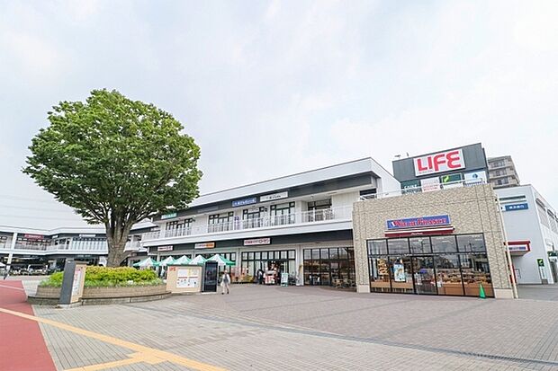 相鉄ライフいずみ野まで513m、おしゃれ雰囲気のスーパー相鉄ローゼン　車でも自転車でもとっても便利な相鉄線いずみ野駅前の　相鉄ライフいずみ野