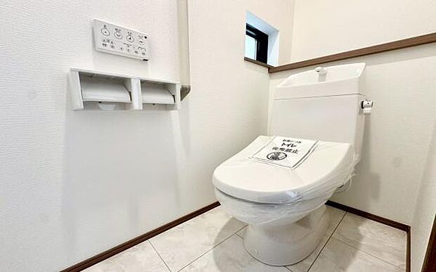 《トイレ》　■清潔感のある落ち着いたトイレ。