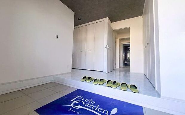 《玄関》 ■我が家の顔である玄関。帰るのが楽しみになりますね。