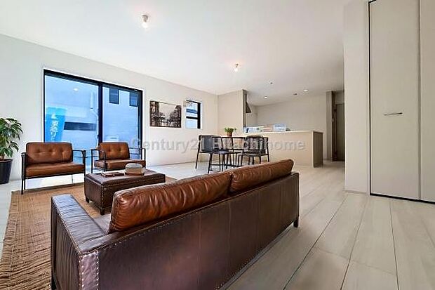 ゆとりを感じさせる上質で明るい空間が、住まう人や訪れる人を心地よく迎え入れてくれます。(本画像家具はCGで作成しており、実際に現地に家具はおかれておりません。また価格に家具は含まれておりません。)