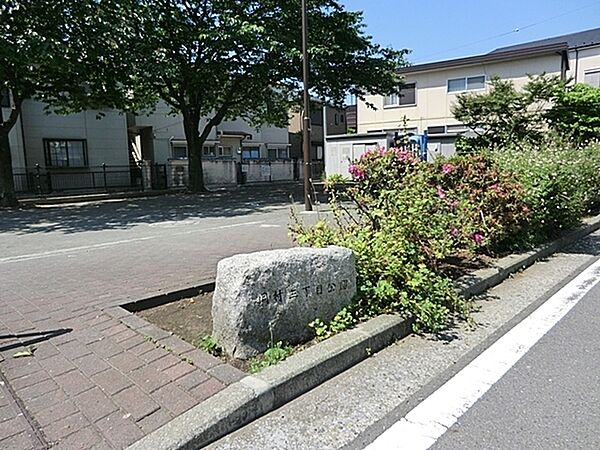 岡村三丁目公園まで323m、きれいに整備された気持ちの良い空間で遊べます。