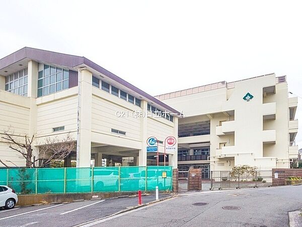 横浜市立森中学校まで1379m