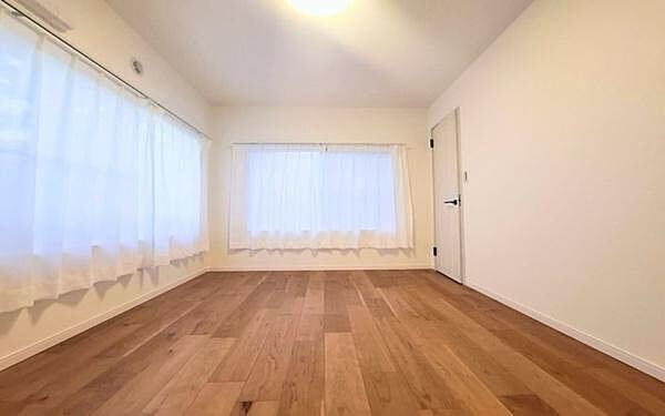 《洋室》　■くつろぎの場としてだけでなく、趣味や仕事のパーソナルスペースとしても活躍する洋室。個の時間をたっぷり楽しめる快適空間です。