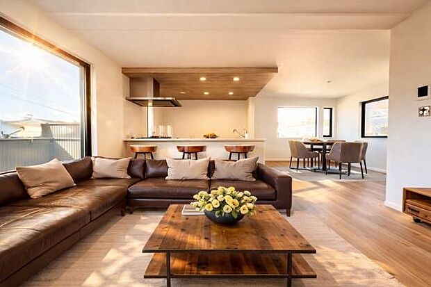 ゆとりを感じさせる上質で明るい空間が、住まう人や訪れる人を心地よく迎え入れてくれます。(本画像家具はCGで作成しており、実際に現地に家具はおかれておりません。また価格に家具は含まれておりません。)