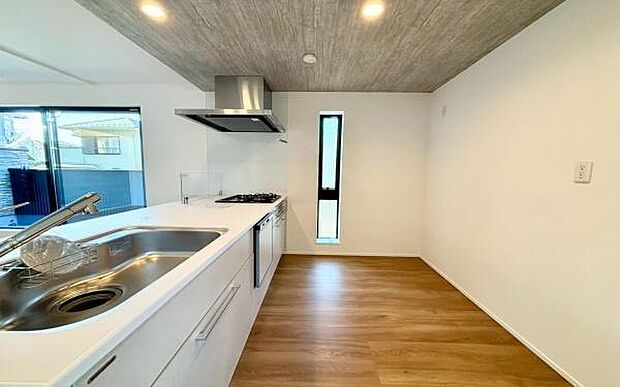 《システムキッチン》 ■会話を楽しみながら食事を味わう。一緒にいる時間が楽しい空間。