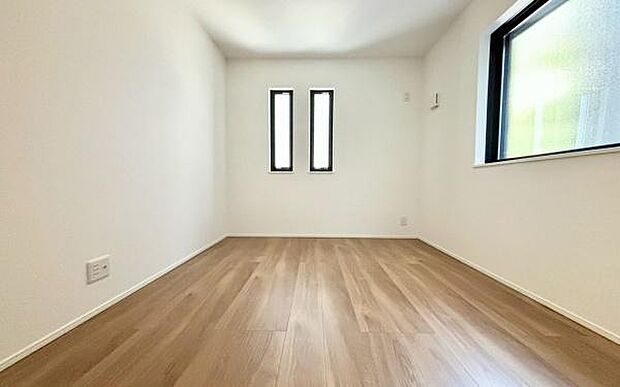 《寝室》 ■心地よい眠りへといざなうしっとりと落ち着いた雰囲気の寝室。