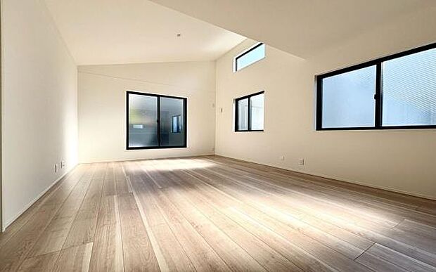 《リビングダイニング》 ■上質な時間を育む暮らしのメインステージ。寛ぎとご家族とのコミュニケーションを育む居心地のよい場所。