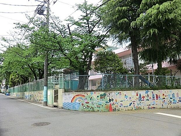 西三田幼稚園まで1308m、幼児期に必要なのは知識よりも体験をし、身体で学ぶことです。多くの同年齢の子と触れ合い遊ぶことが何よりも大切です。