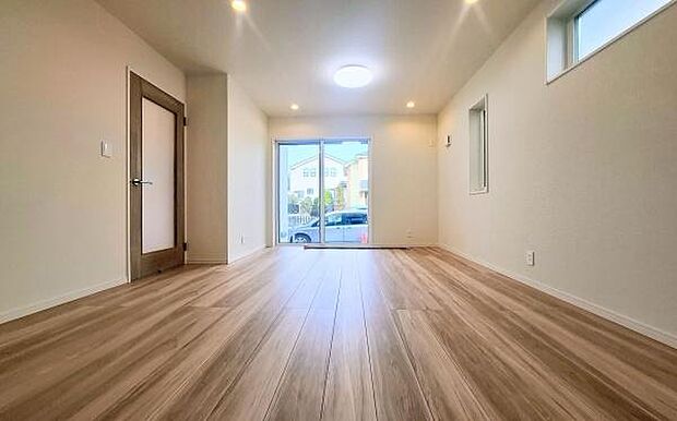 《リビングダイニング》 ■ご家族でゆったりとした時間を過ごす場所です。