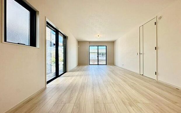 《リビングダイニング》 ■上質な時間を育む暮らしのメインステージ。寛ぎとご家族とのコミュニケーションを育む居心地のよい場所。