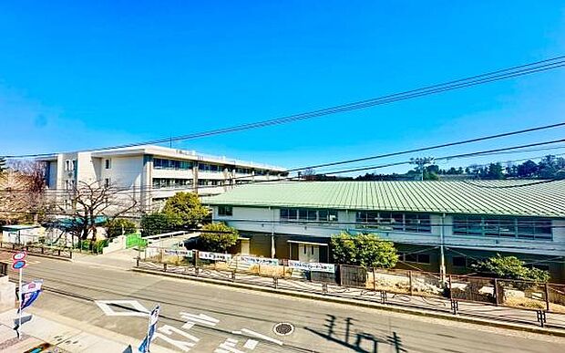 《眺望》 ■目の前には気持ちの良い青空が広がります。開放的で開けた空間が望めます。