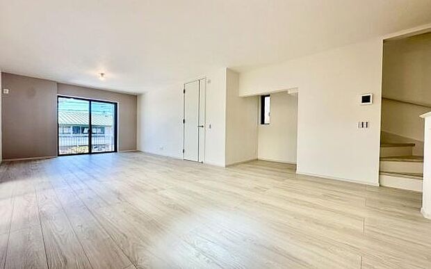 《リビングダイニング》 ■上質な時間を育む暮らしのメインステージ。寛ぎとご家族とのコミュニケーションを育む居心地のよい場所。