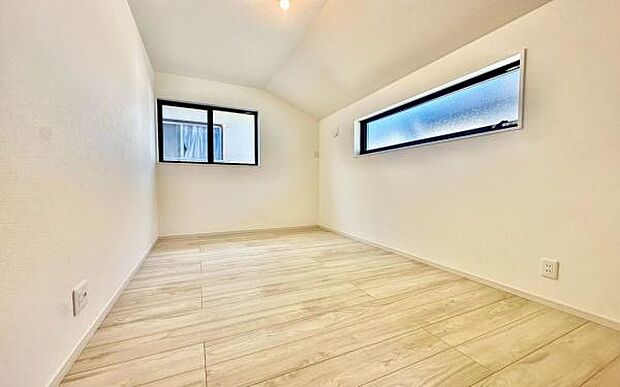 《子供部屋》 ■お子様の成長を優しく見守る、明るい子供部屋。遊んだり、学んだり、時には一人の時間を過ごしたりと健やかな毎日を育む大切な場所。未来への第一歩を育む、かけがえのない空間です。