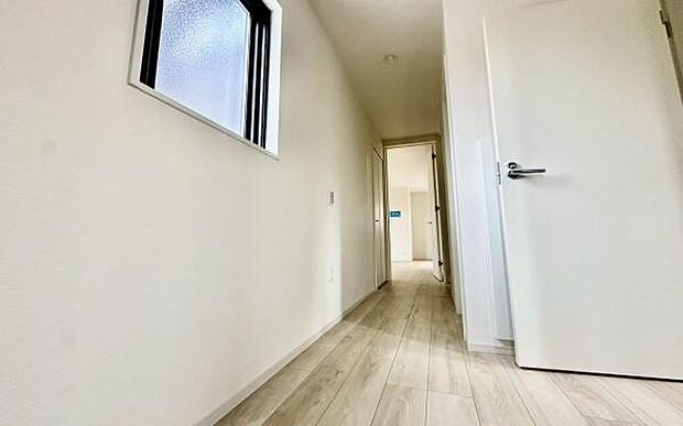 《玄関》 ■シューズボックス付きで玄関もスッキリ。