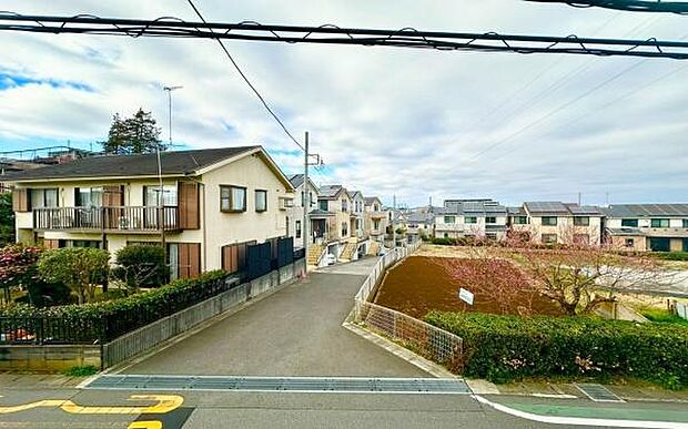 《眺望》 ■目の前には気持ちの良い青空が広がります。開放的で開けた空間が望めます。