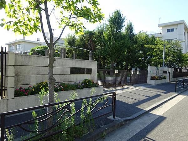 川崎市立渡田小学校まで857m