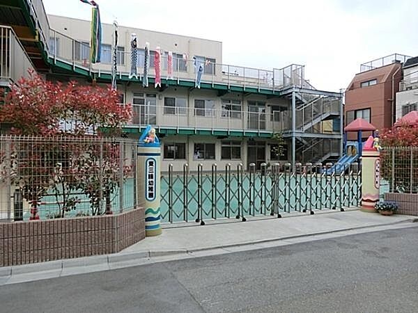 東三輪幼稚園まで567m、1955年創立の歴史ある幼稚園。幼児教育の向上を心がけ努力し、「よい子のたのしい幼稚園」をキャッチコピーにしています。