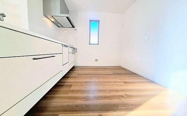 《ダイニングキッチン》　■会話を楽しみながら食事を味わう。一緒にいる時間が楽しい空間。カフェにいるような気分で毎日を過ごしたい。家族でいる時間を柔らかに包み込むインテリア。