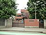 周辺：桜ケ丘幼稚園まで1065m、鶴見区で最も歴史がある幼稚園の一つ。他者の多様性を尊重し、 形式にとらわれない自由さを持つ。を大切に考えています。
