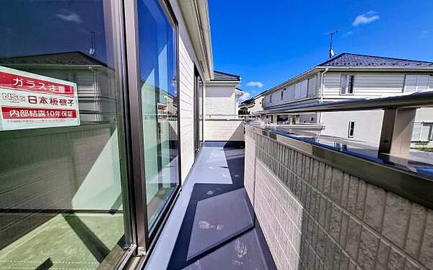 《バルコニー》 ■「青い空」と「白い雲」、「気分が晴れる場所」がここにあります。