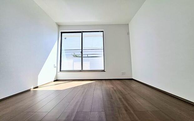 《寝室》 ■心地よい眠りへといざなうしっとりと落ち着いた雰囲気の寝室。