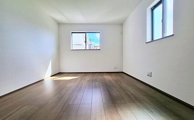 《洋室》 ■机とべットを入れても十分な広さ。お子様の勉強部屋に。