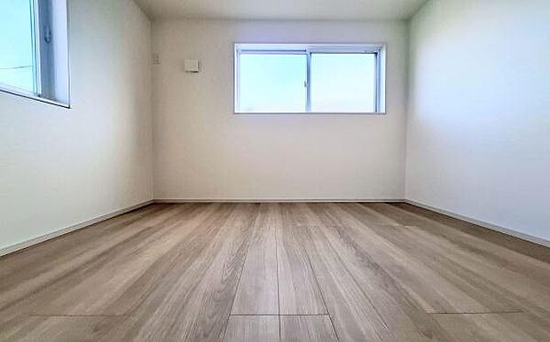 《子供部屋・洋室》 ■白い壁が窓から射し込む光を室内にまわし、柔らかな明るさを奥まで届ける。穏やかな空気に満ちた空間。